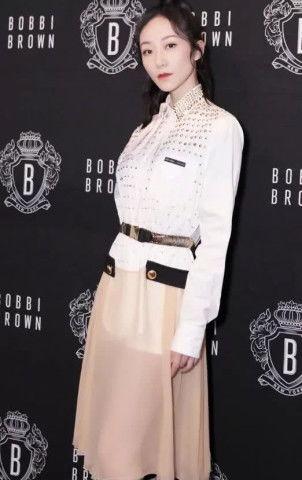 韩雪穿丝袜醉酒,韩雪醉态撩人，一瞥间风情万种