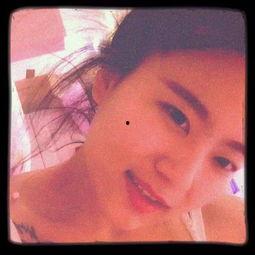 虎牙苏小蔓蹭椅子视频,椅子都羡慕了！