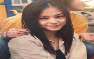 明星玩手机照片,捕捉镜头下的娱乐瞬间